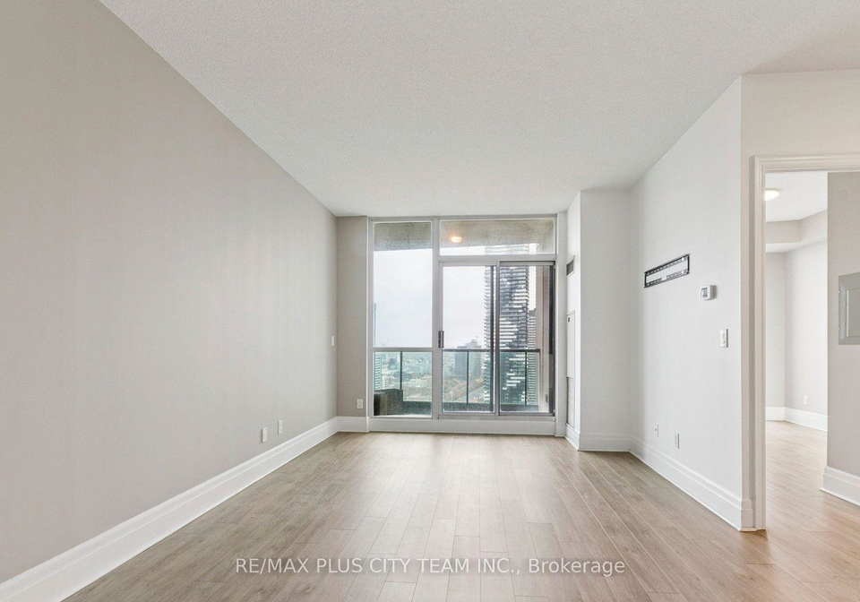 16-yonge-street-toronto-ontario-c12739720