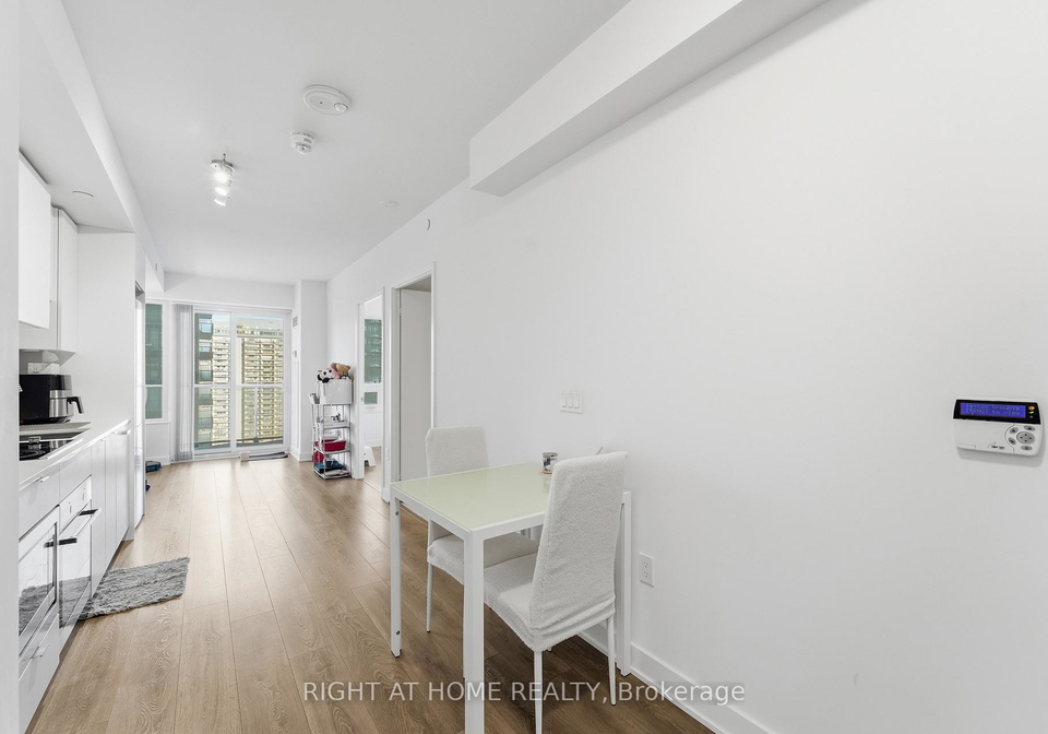 99-broadway-avenue-toronto-ontario-c12741288