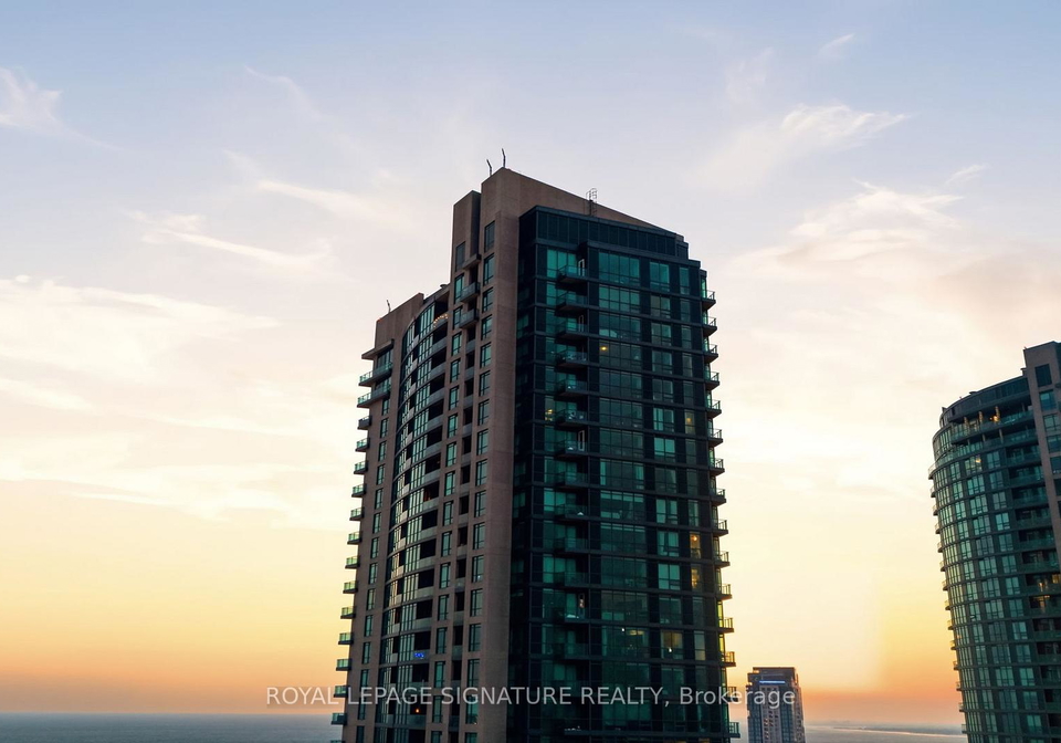 215-fort-york-boulevard-toronto-ontario-c12742062