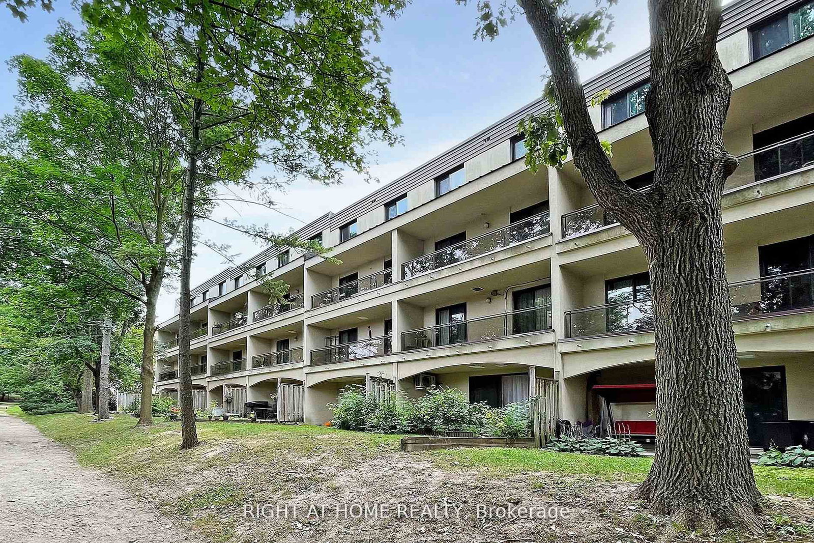 25-pebble-byway-north-york-ontario-c12742504