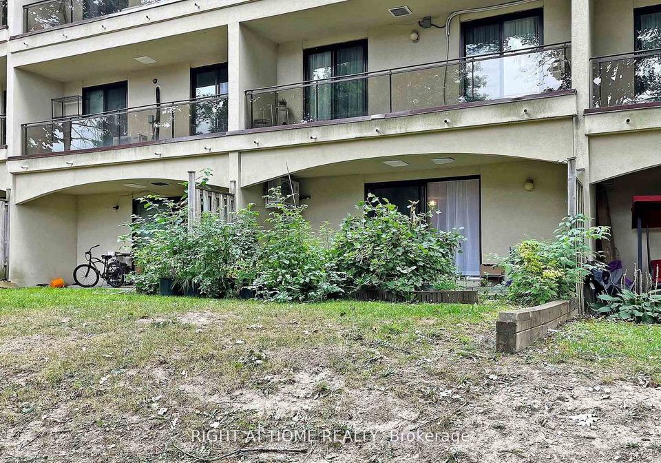 25-pebble-byway-north-york-ontario-c12742504