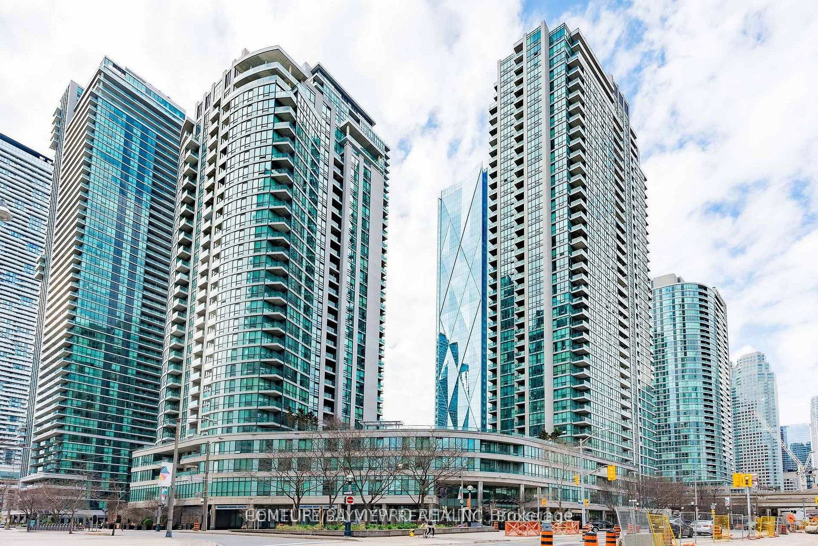 16-yonge-street-toronto-ontario-c12742802