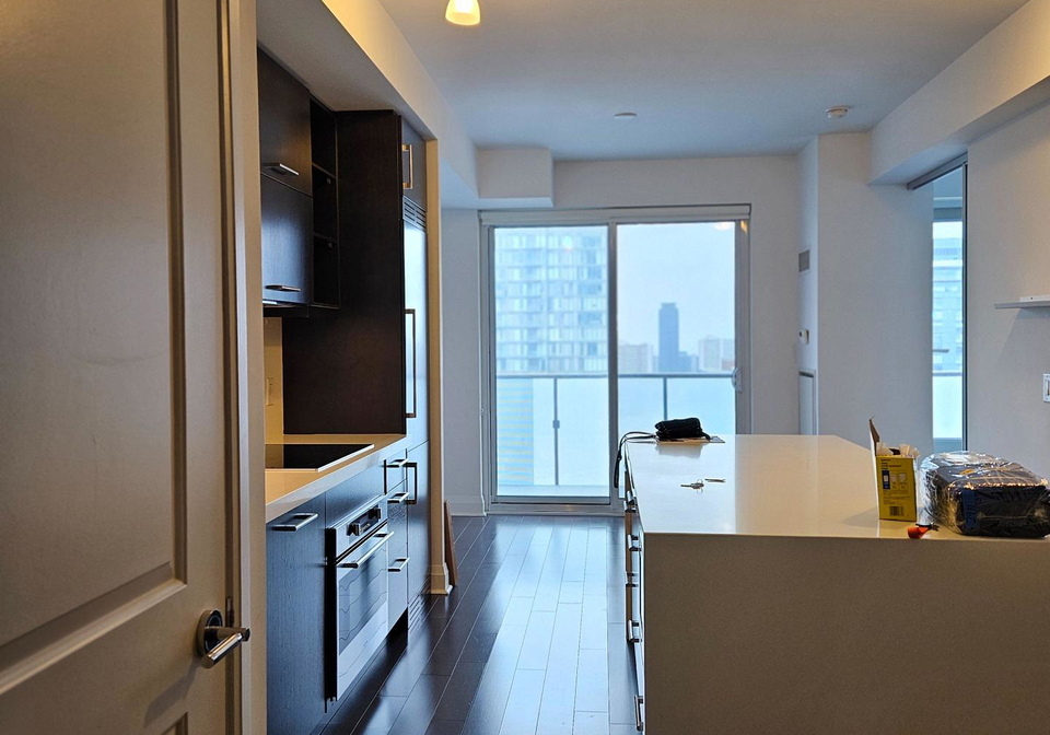 1080-bay-street-toronto-ontario-c12743040