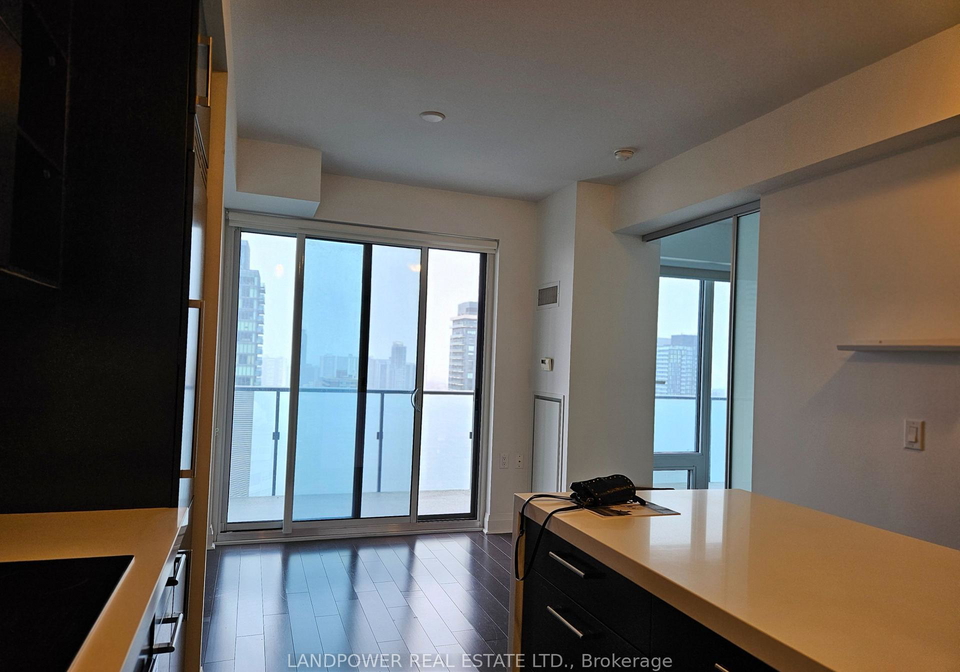 1080-bay-street-toronto-ontario-c12743040