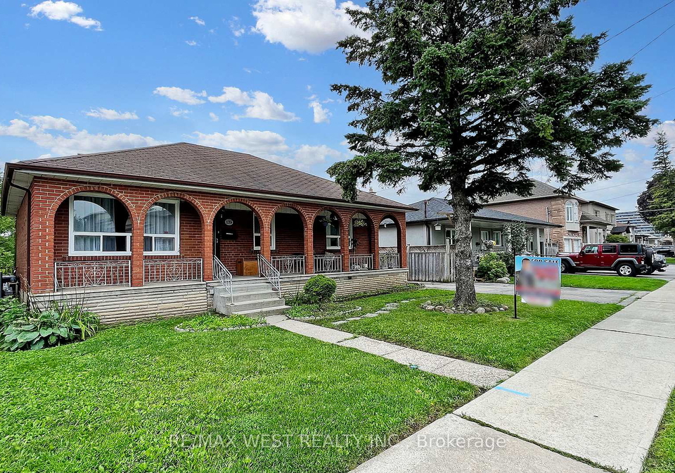 139-ranee-avenue-toronto-ontario-c12743158
