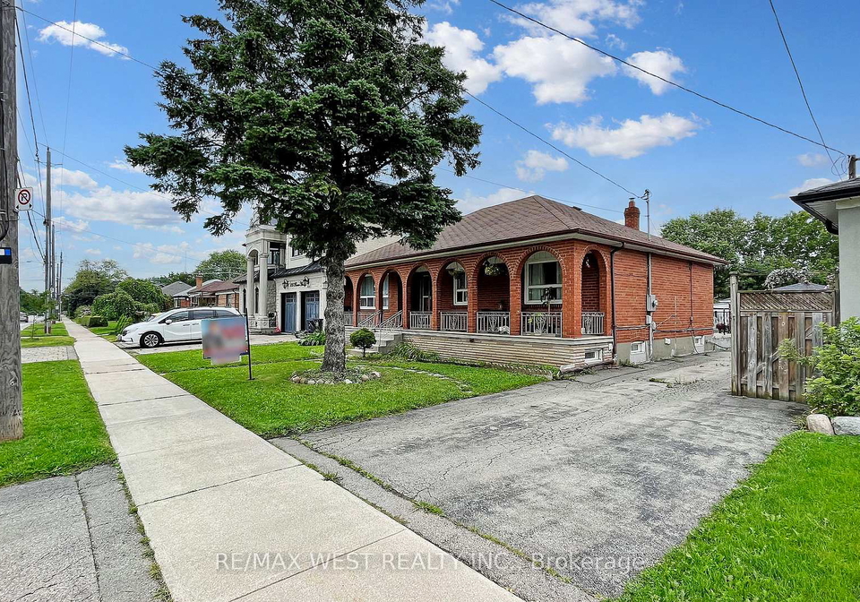 139-ranee-avenue-toronto-ontario-c12743158