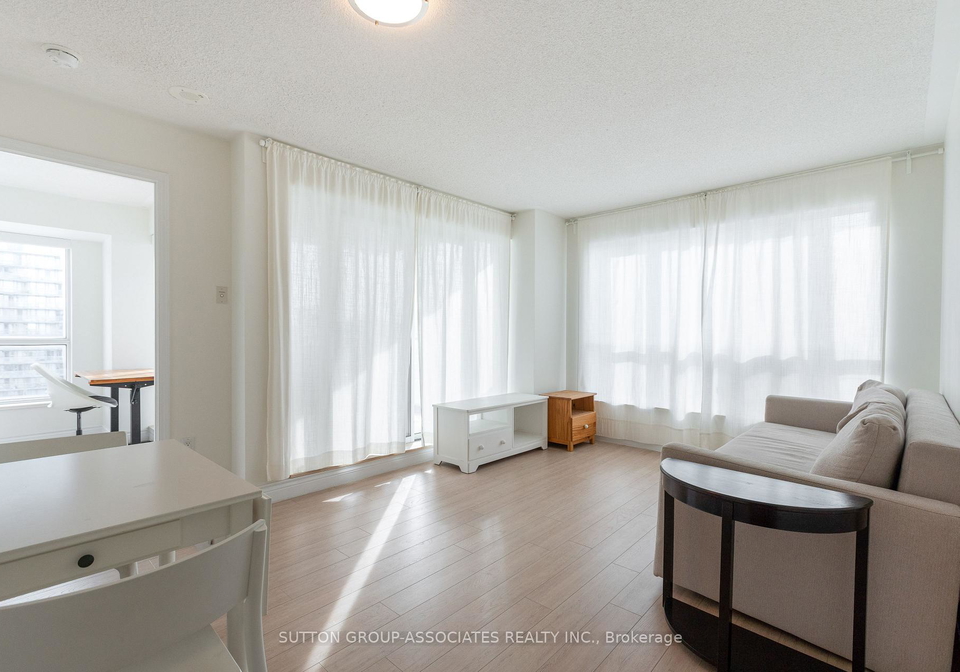 909-bay-street-toronto-ontario-c12743266