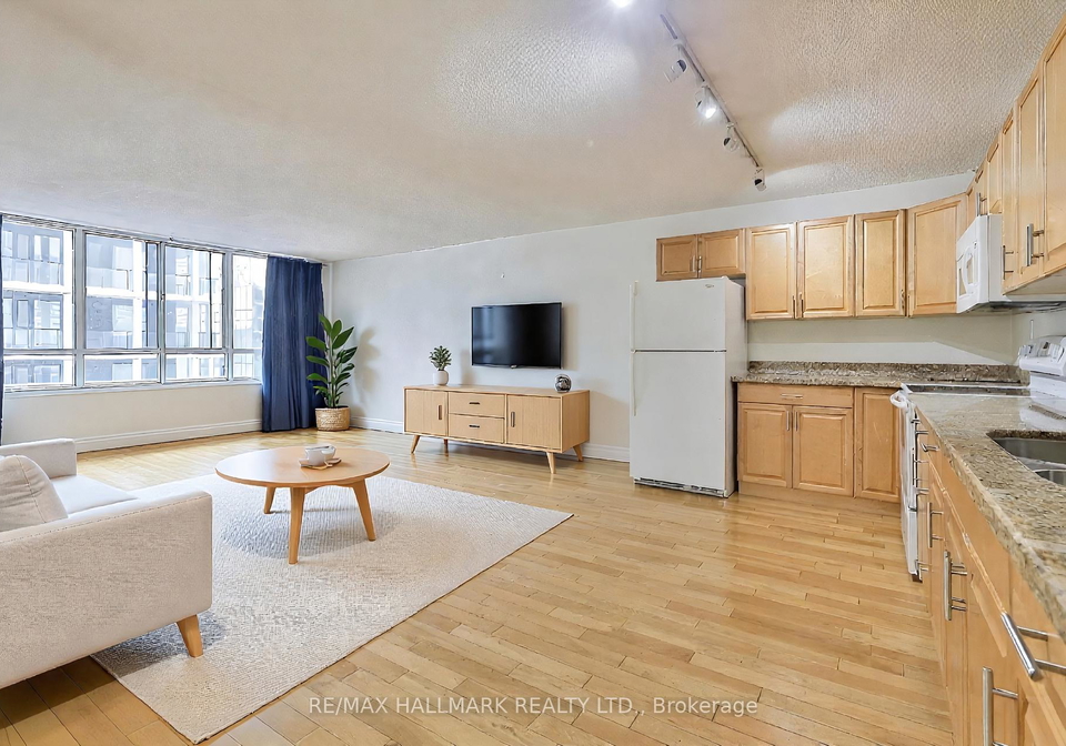 633-bay-street-toronto-ontario-c12744098