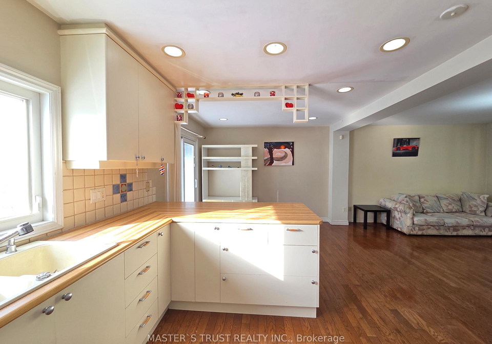 8-dromore-crescent-toronto-ontario-c12744492