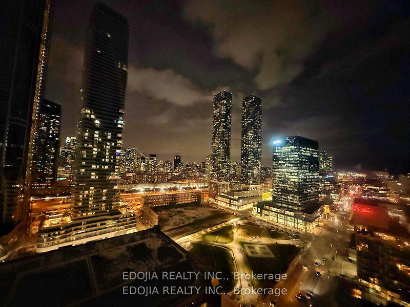 15-queens-quay-e-toronto-ontario-c12744598