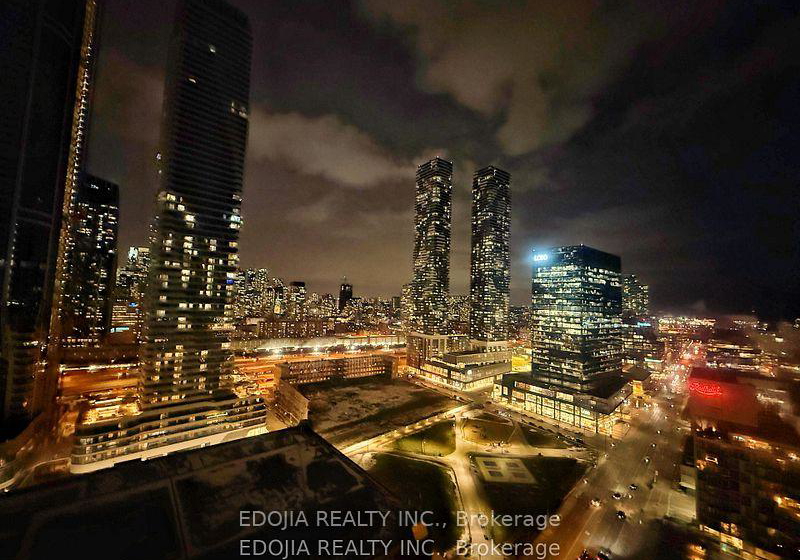 15-queens-quay-e-toronto-ontario-c12744598