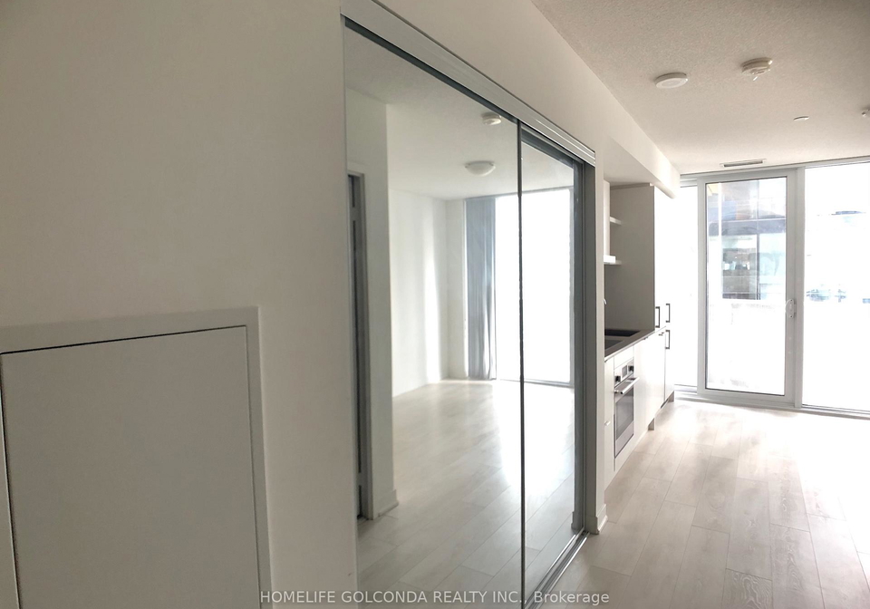 100-harbour-street-toronto-ontario-c12745160