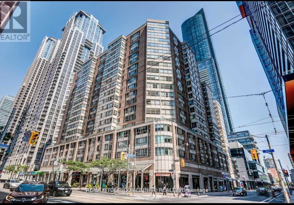 717-bay-street-toronto-ontario-c12745286
