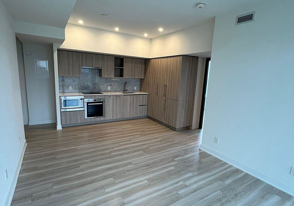 19-bathurst-street-toronto-ontario-c12745626