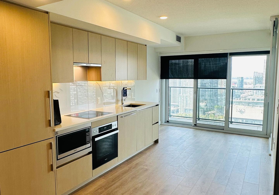 3-concord-cityplace-way-toronto-ontario-c12745710