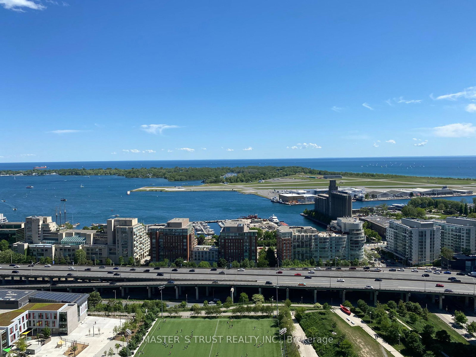 15-iceboat-terrace-toronto-ontario-c12746270