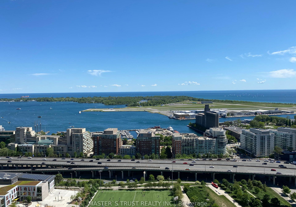 15-iceboat-terrace-toronto-ontario-c12746270