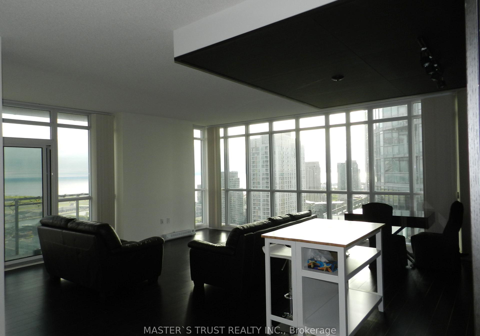15-iceboat-terrace-toronto-ontario-c12746270