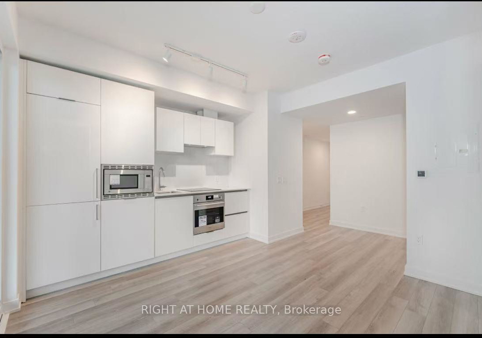 230-simcoe-street-toronto-ontario-c12747058