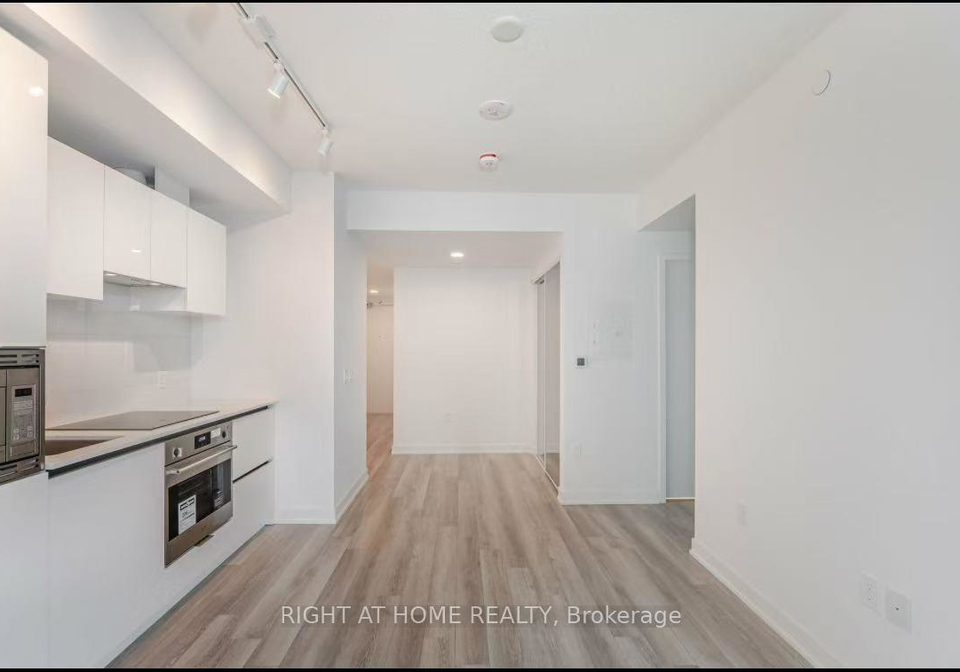 230-simcoe-street-toronto-ontario-c12747058
