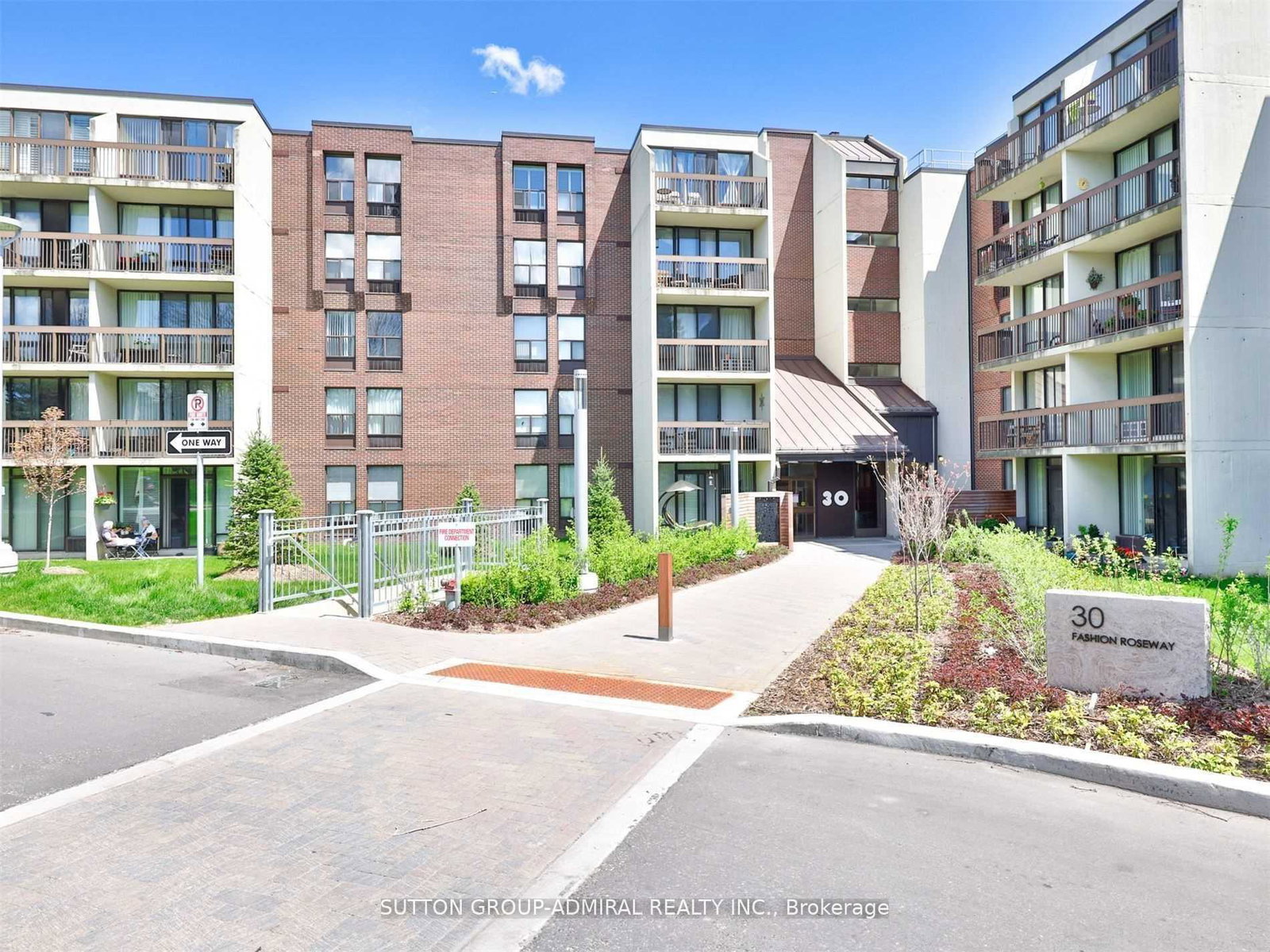 30-fashion-roseway-north-york-ontario-c12747772
