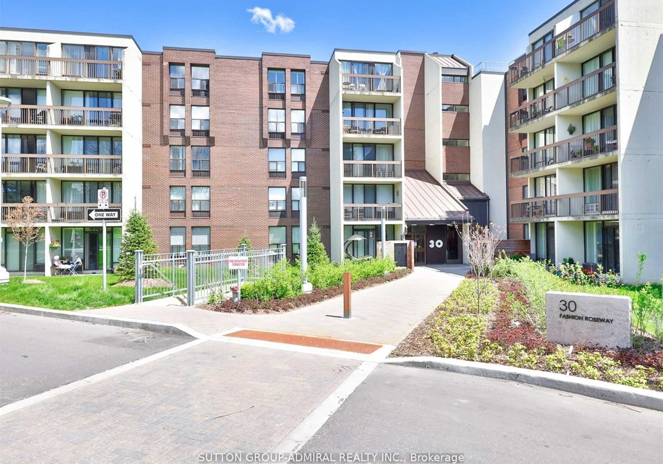 30-fashion-roseway-north-york-ontario-c12747772