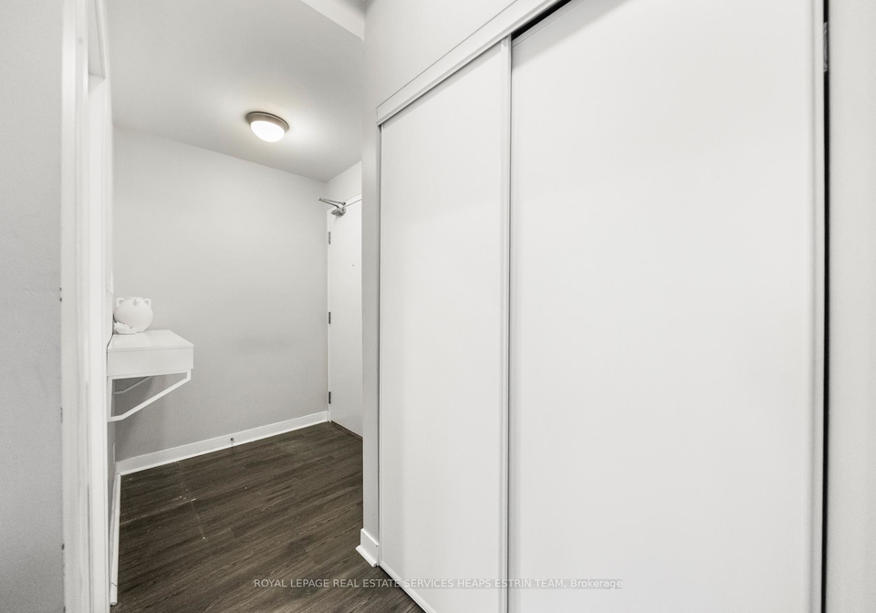 127-queen-street-e-toronto-ontario-c12748174