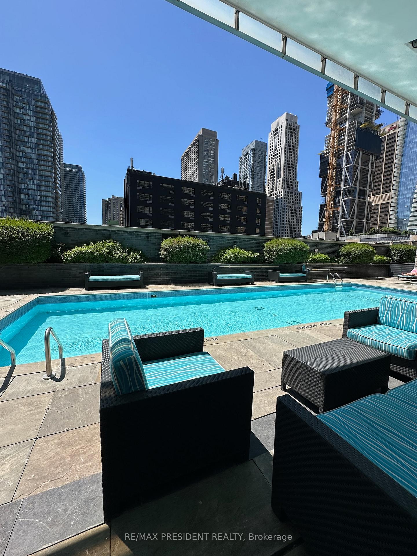 33-charles-street-e-toronto-ontario-c12748292