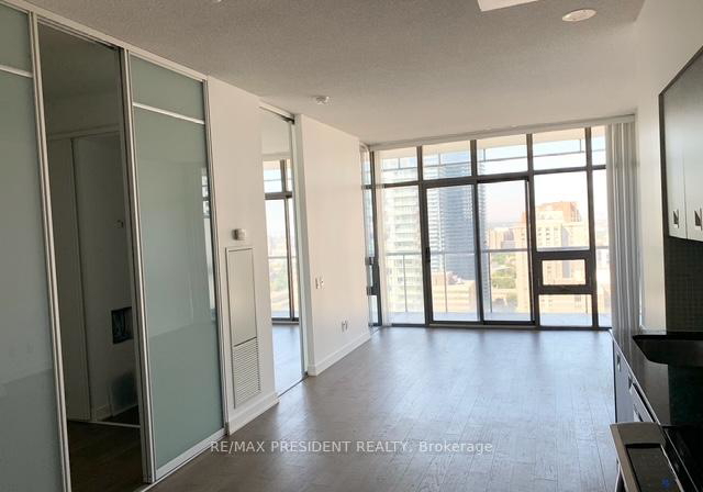33-charles-street-e-toronto-ontario-c12748292