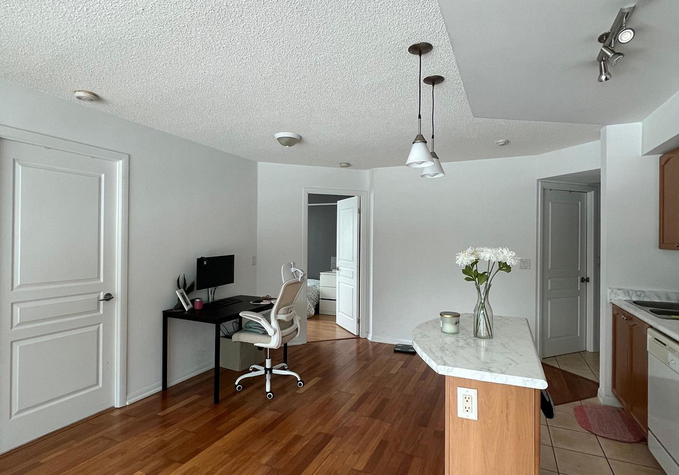 18-yonge-street-toronto-ontario-c12748976