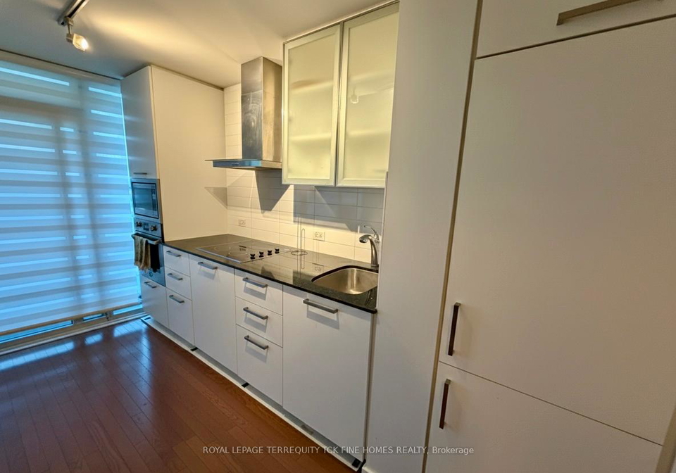 12-york-street-toronto-ontario-c12749064