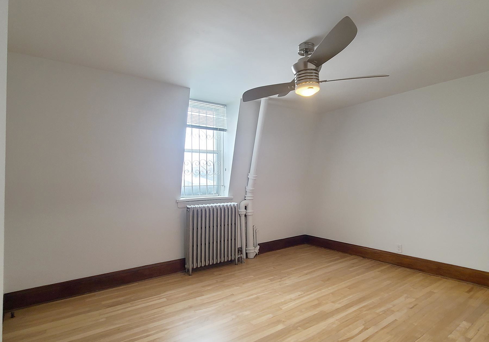 750-queen-street-w-toronto-ontario-c12750300