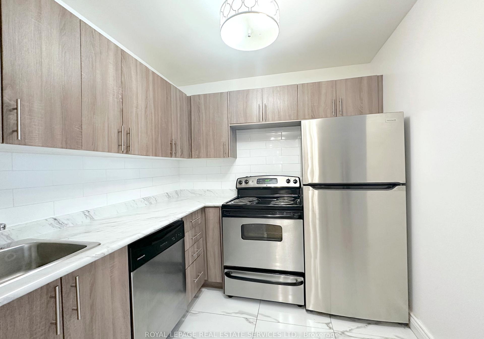 276-st-clair-avenue-w-toronto-ontario-c12752008