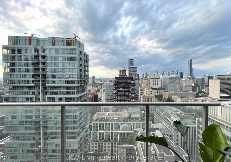 126-simcoe-street-toronto-ontario-c12753422