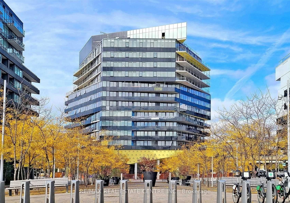 21-lawren-harris-square-toronto-ontario-c12753946