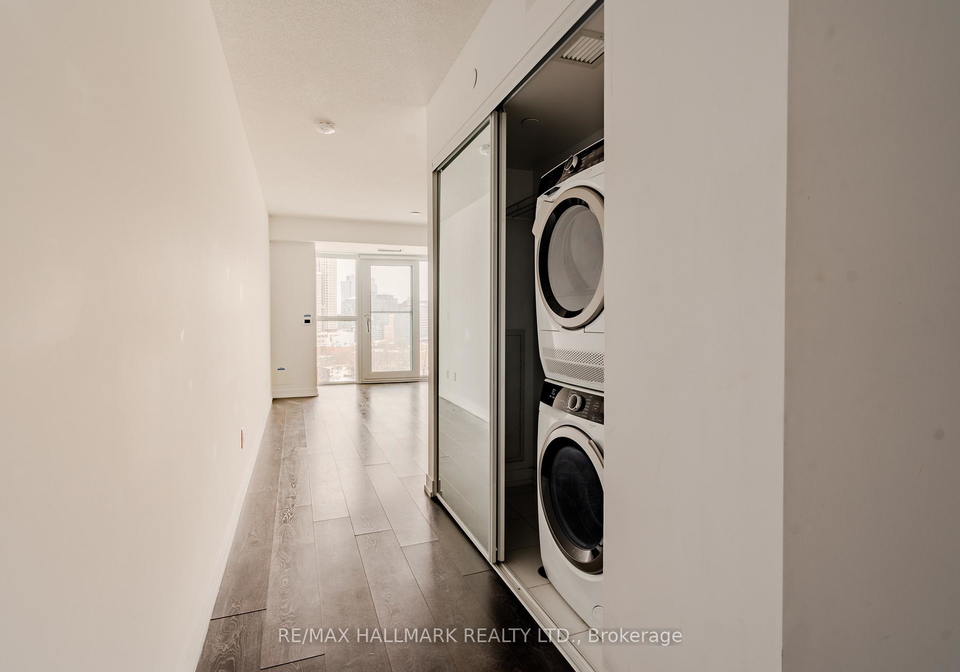 219-dundas-street-e-toronto-ontario-c12755840