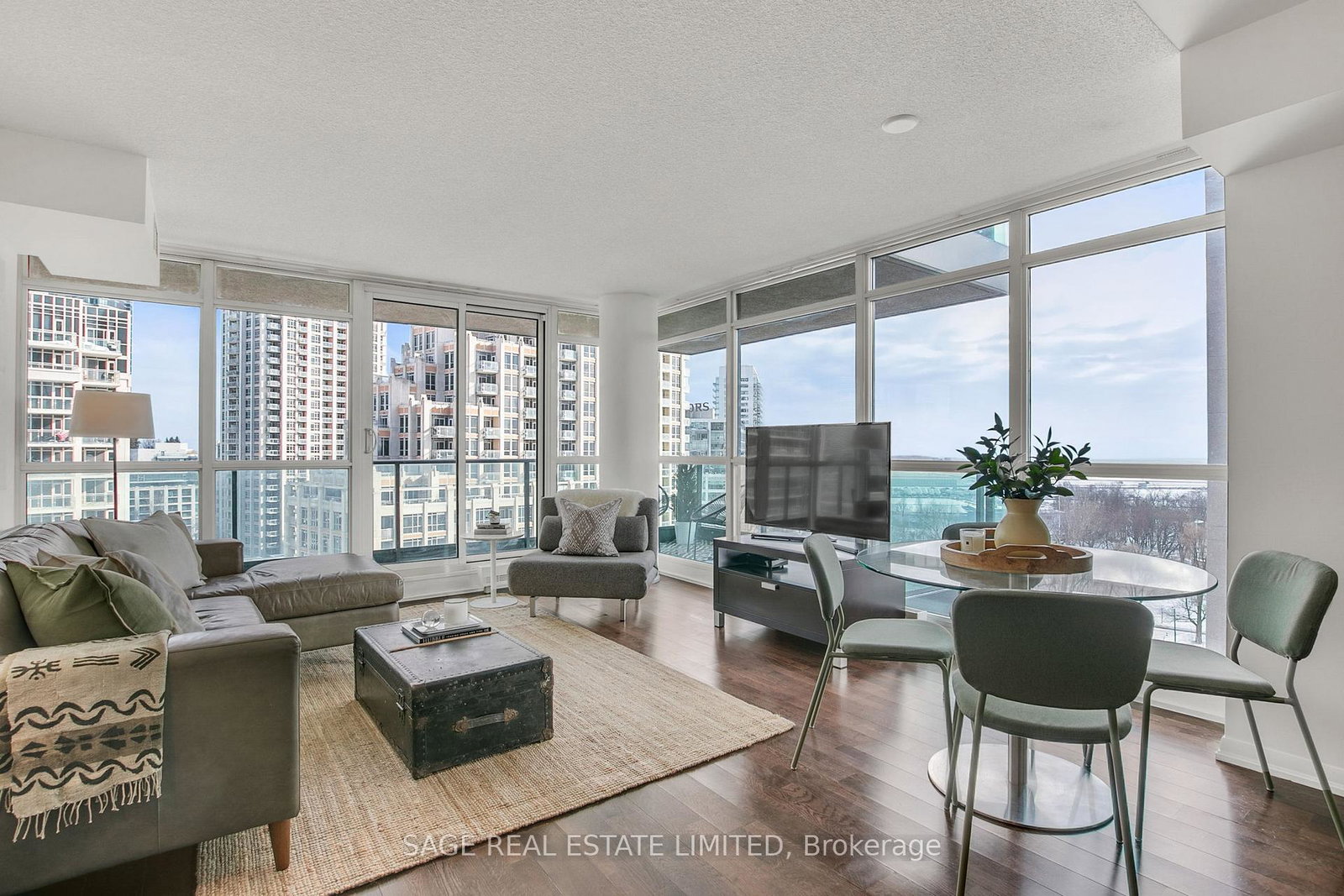 209-fort-york-boulevard-toronto-ontario-c12757362