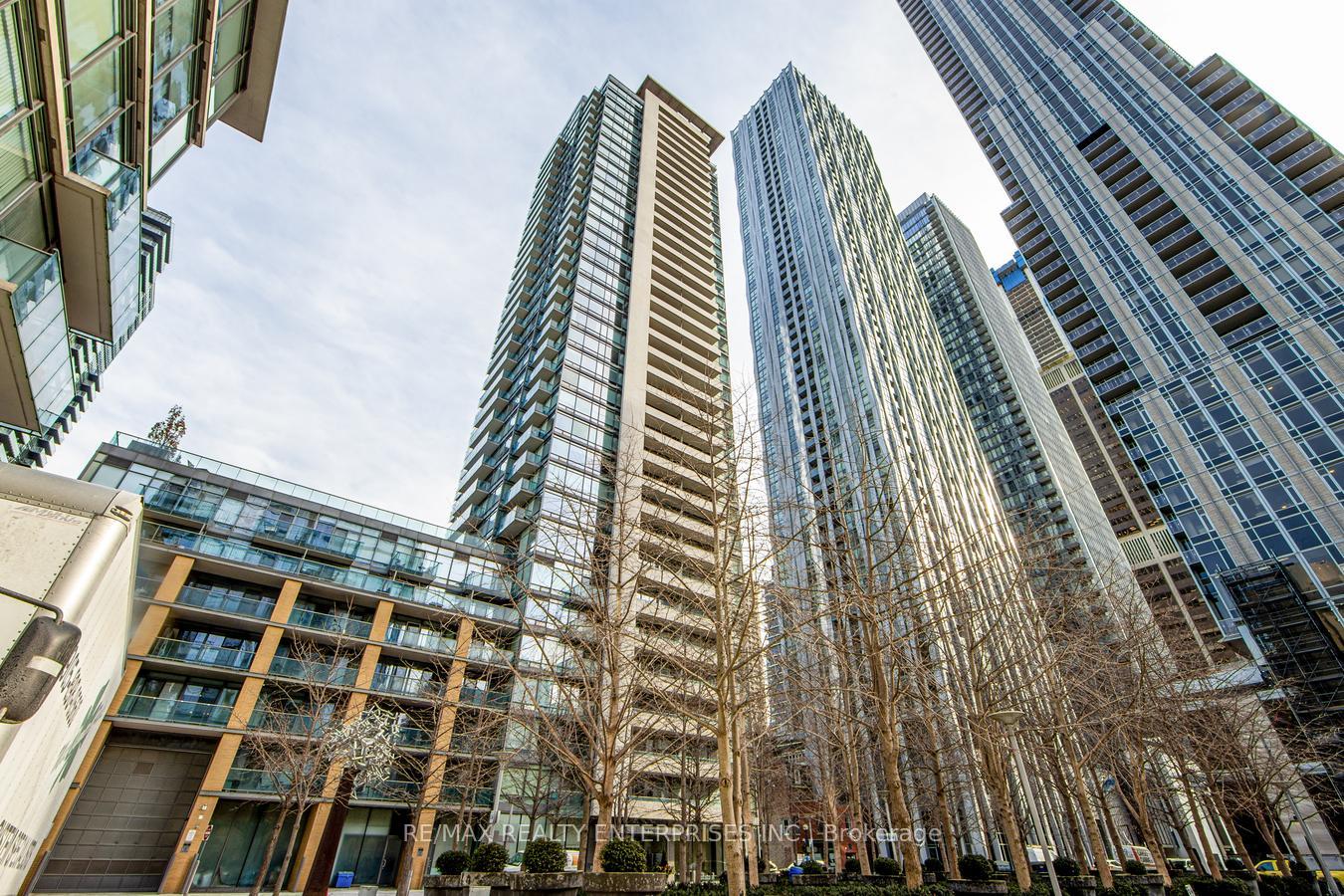 18-yorkville-avenue-toronto-ontario-c12758078