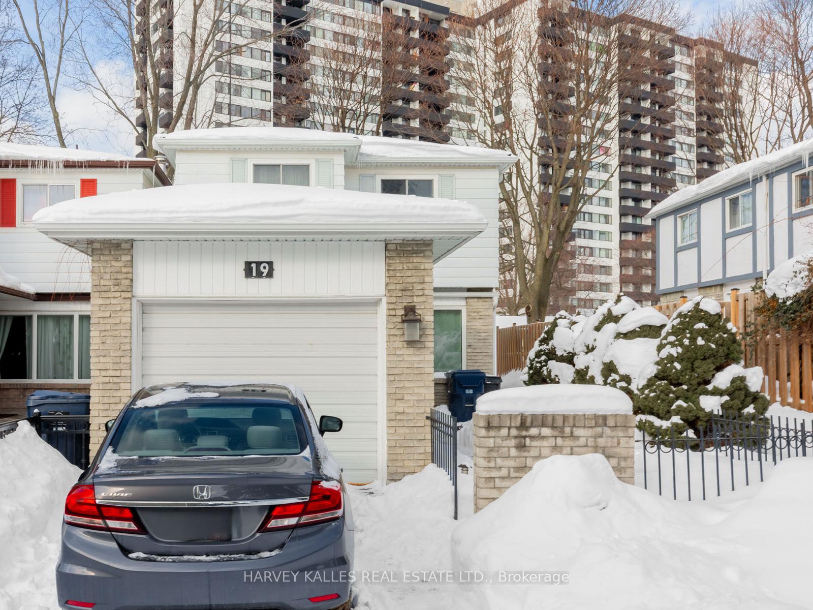 19-coach-liteway-toronto-ontario-c12758404