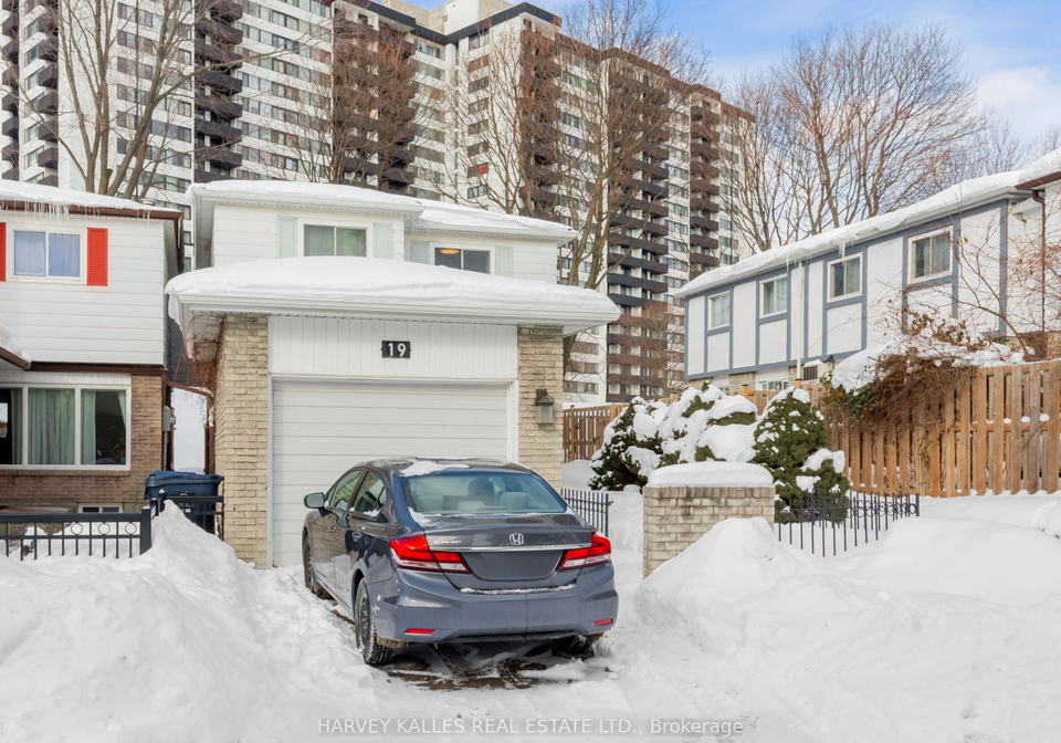 19-coach-liteway-toronto-ontario-c12758404