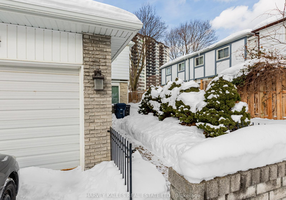 19-coach-liteway-toronto-ontario-c12758404