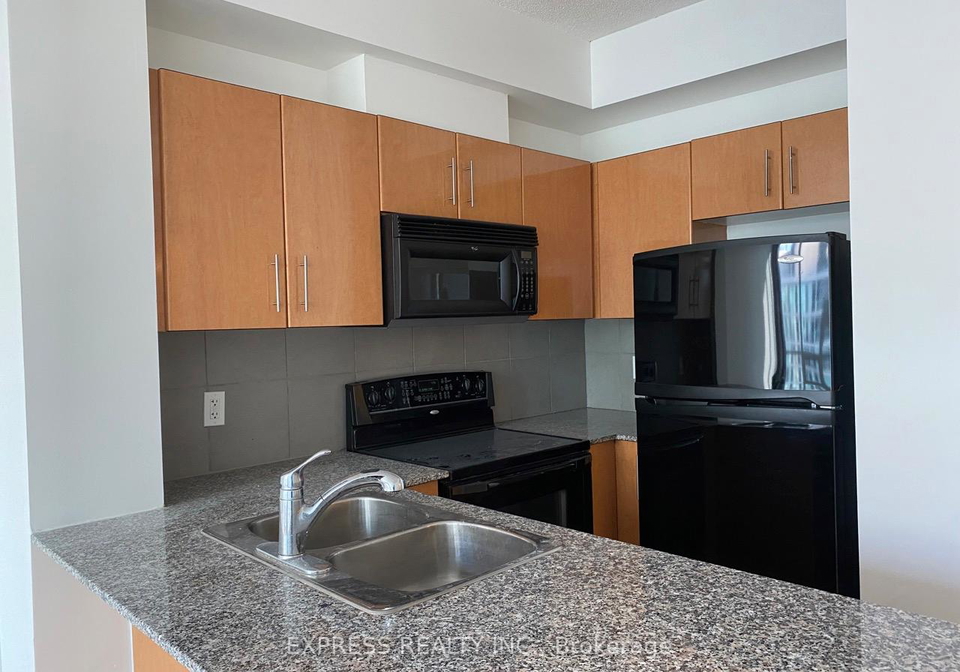 16-yonge-street-toronto-ontario-c12759338