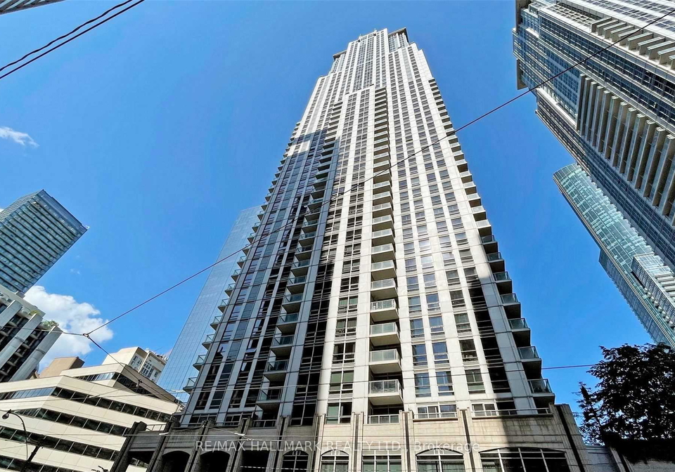 736-bay-street-toronto-ontario-c12759604