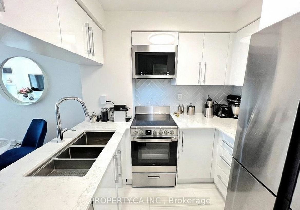 736-bay-street-toronto-ontario-c12759710