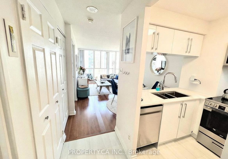 736-bay-street-toronto-ontario-c12759710