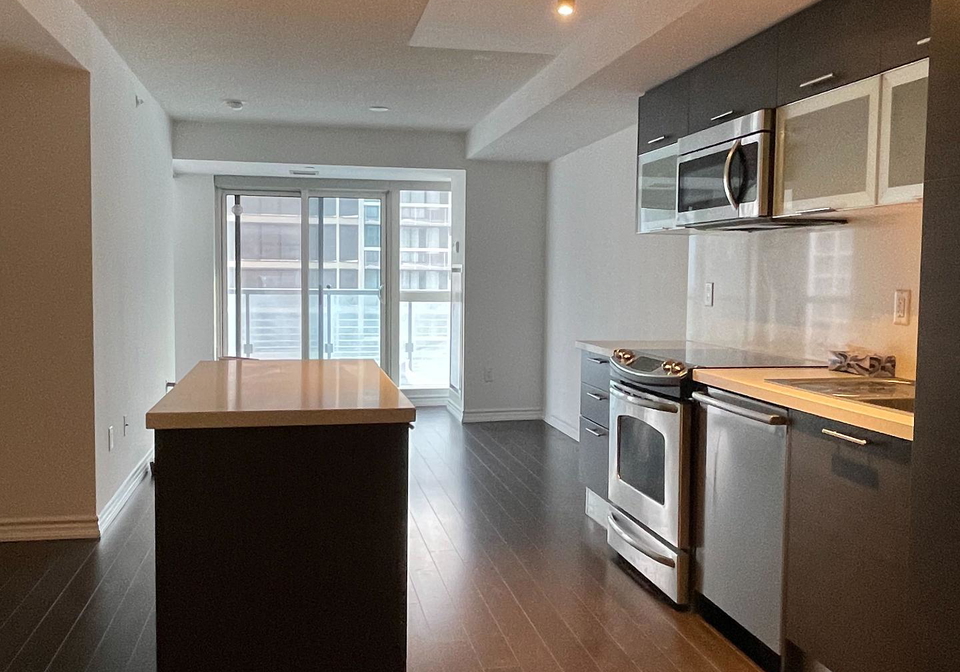 386-yonge-street-toronto-ontario-c12759720