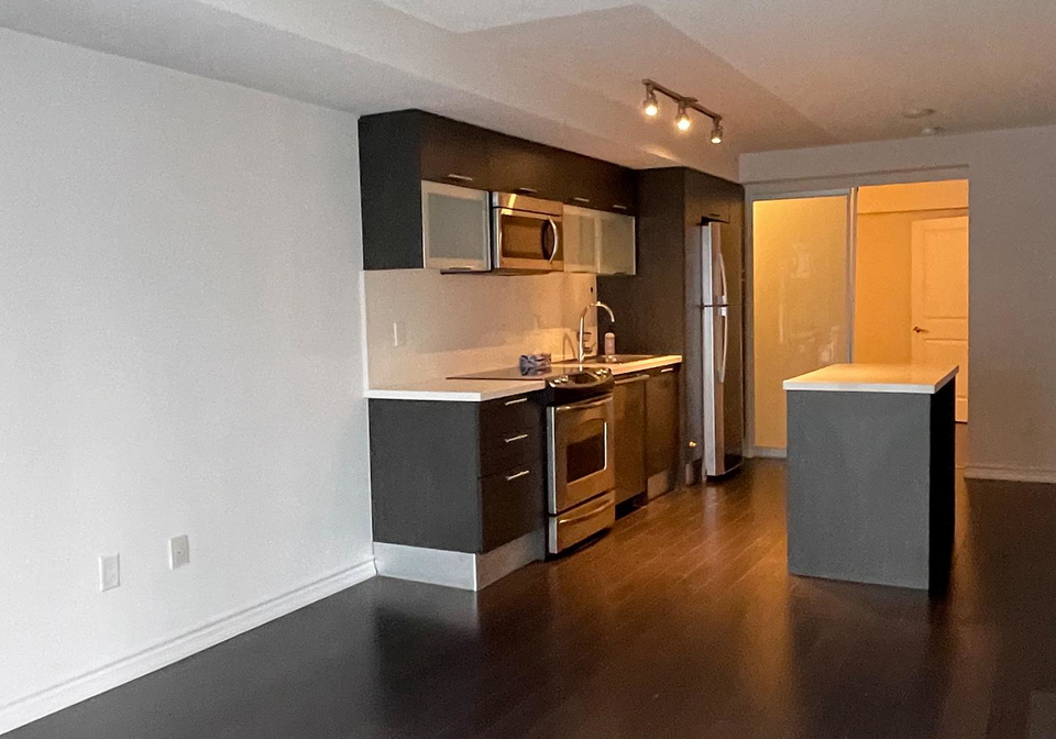 386-yonge-street-toronto-ontario-c12759720