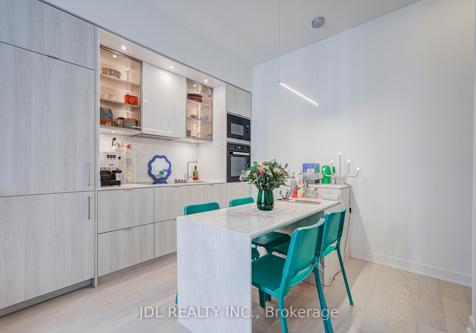 11-yorkville-avenue-toronto-ontario-c12760194