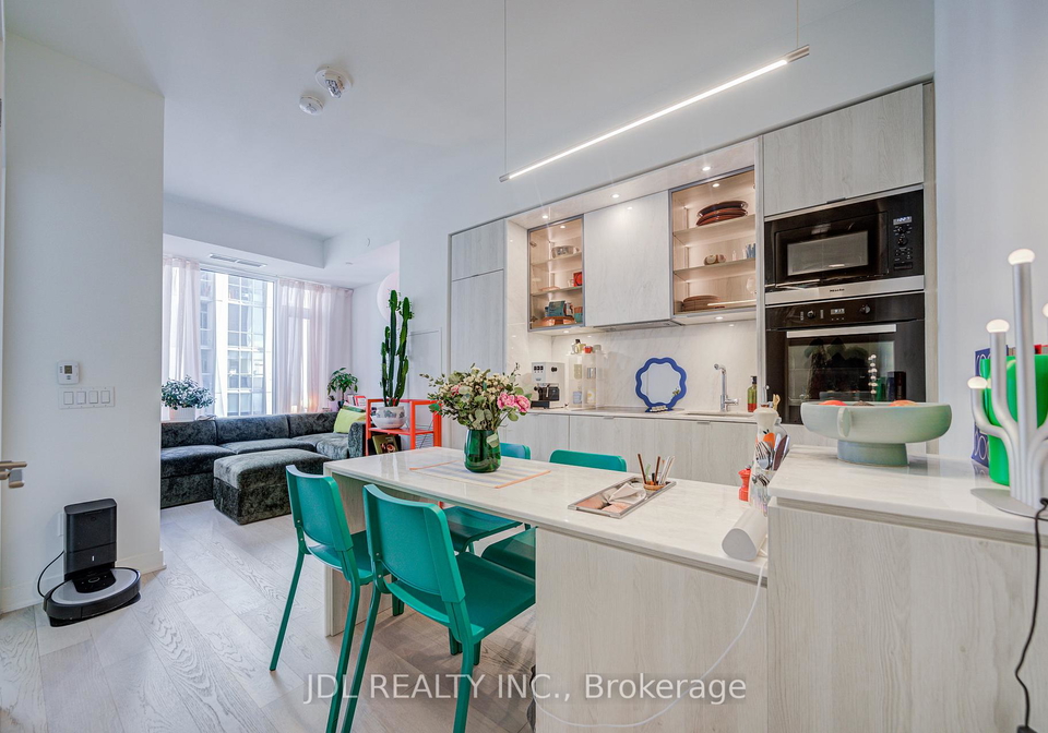 11-yorkville-avenue-toronto-ontario-c12760194