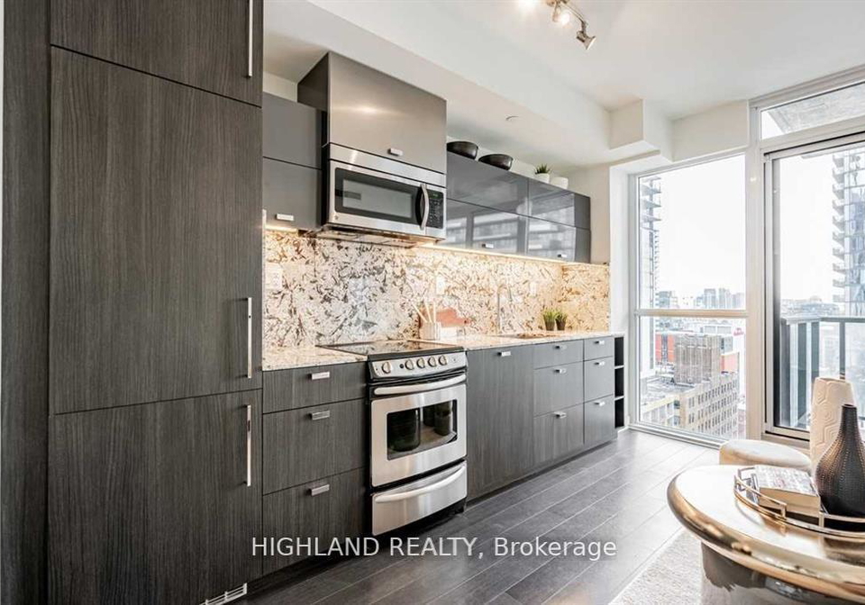 290-adelaide-street-w-toronto-ontario-c12760766